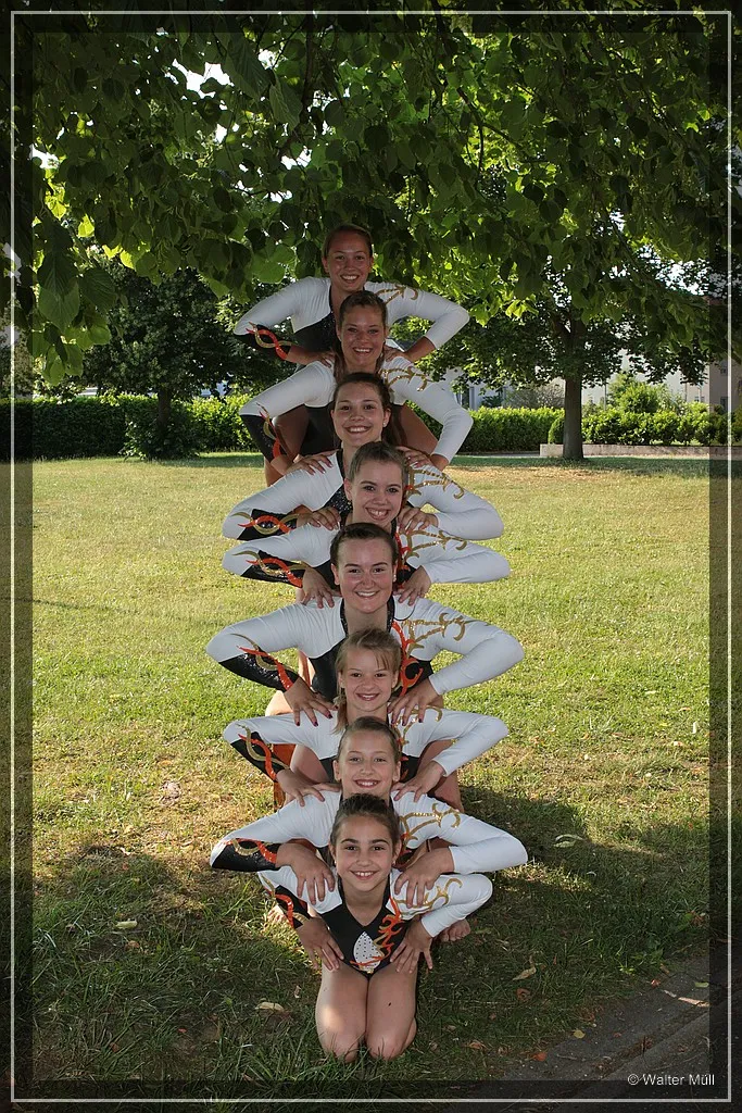 Bild (Walter Müll): Charlotte Wirth am Balken